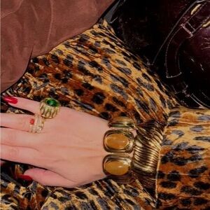 Unlisted grabs for live auction only